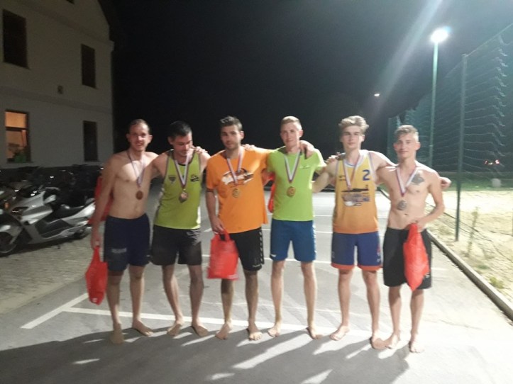 68577445_1631902070275093_9058785990969131008_n